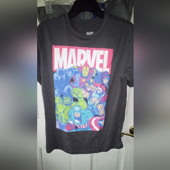 Marvel grey dark tshirt teenager? Hulk Captain America Who r the others?? - Picture 1 of 5